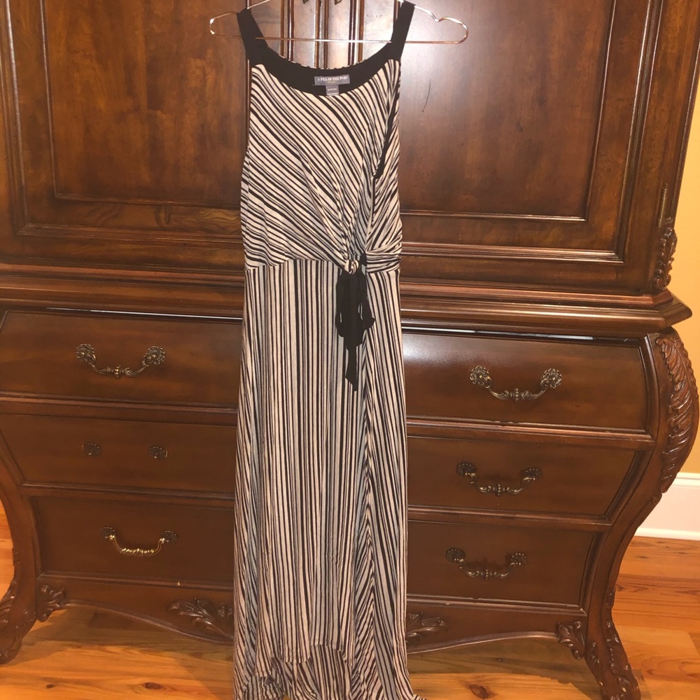 A Pea In the Pod MATERNITY Dress Flattering SMALL